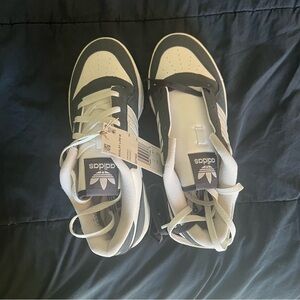 Women Adidas 8.5 RIVALRY LOW Lifestyle Shoes Carbon/Talc/Cloud White/Black ID756